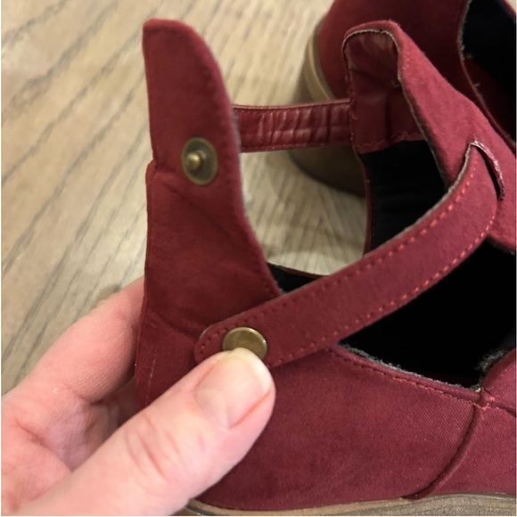 Women's burgundy booties with side snap size 6.5 - Picture 7 of 7